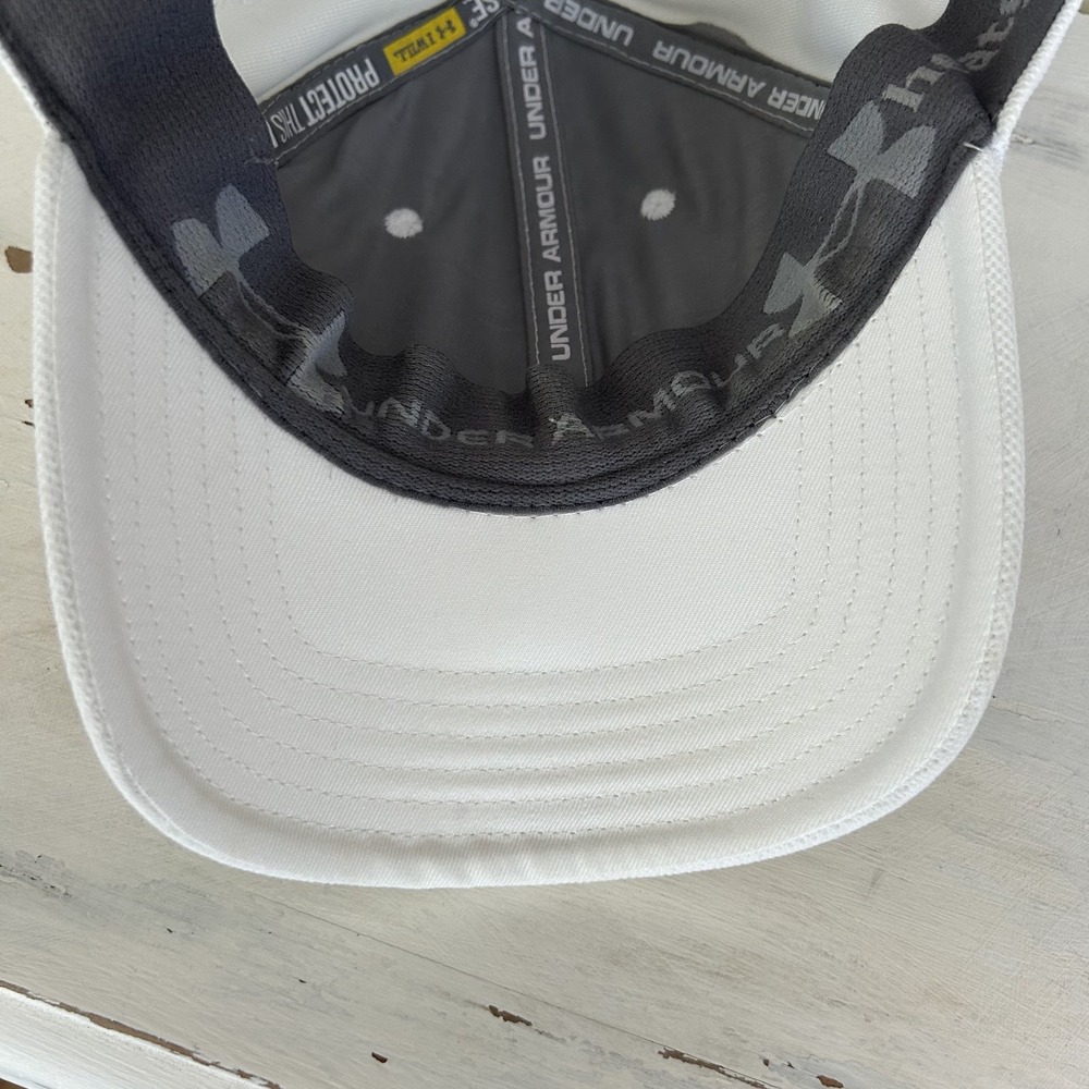 The Ritz Carlton Naples Under Armour Mens Hat Cap White Black Embroidered Med/Lg - Picture 8 of 11